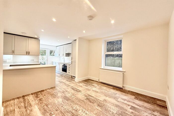 2 Bedroom Flat To Rent In Wandsworth Bridge Road, Fulham, SW6