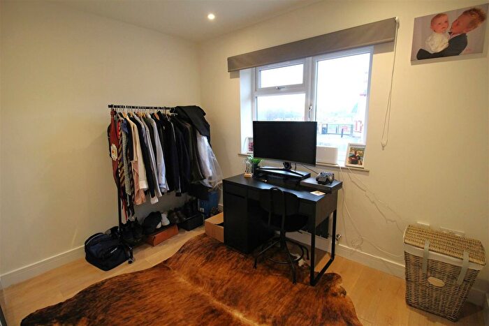 4 Bedroom Detached House For Sale In Beaufort Way, Ewell, Epsom, KT17