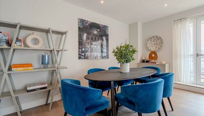 2 Bedroom Apartment To Rent In Westferry Circus, London, E14