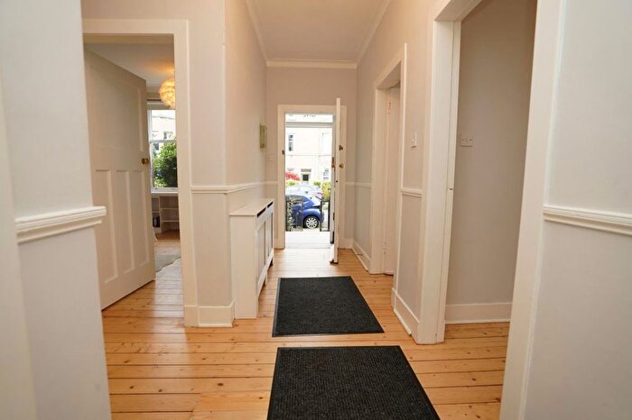 3 Bedroom Flat To Rent In Learmonth Park, Comely Bank, Edinburgh, EH4