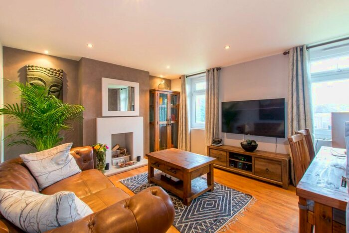 2 Bedroom Flat To Rent In Edgeworth Road, Cockfosters, Barnet, EN4