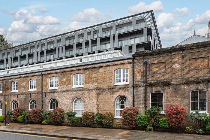 2 Bedroom Flat To Rent In Royal Carriage Mews, Woolwich, London, SE18