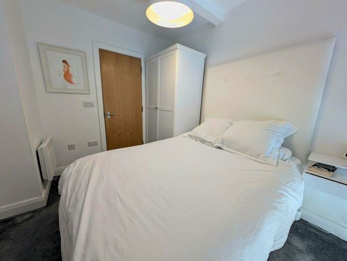 2 Bedroom Apartment To Rent In Crosshall Street, Liverpool, L1