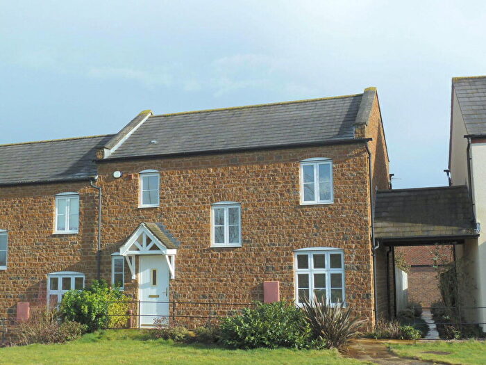 3 Bedroom End Of Terrace House To Rent In Lapsley Drive, Banbury, OX16