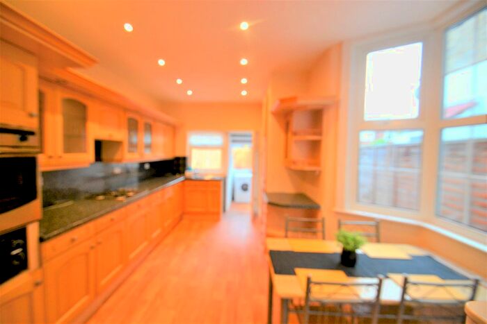 3 Bedroom Terraced House To Rent In Boundary Road, London E13