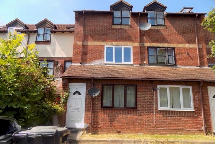 2 Bedroom Maisonette To Rent In The Ridings, Luton, LU3