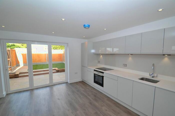 1 Bedroom Maisonette To Rent In Milton Drive, Borehamwood, WD6