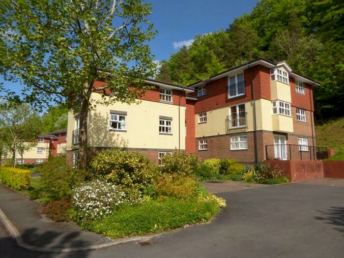 1 Bedroom Flat To Rent In Chipstead, Coulsdon, CR5