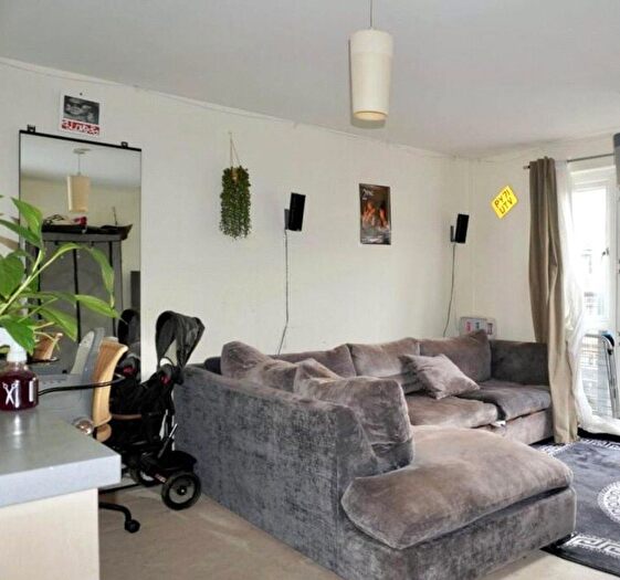2 Bedroom Flat To Rent In Park Road, London, EN4