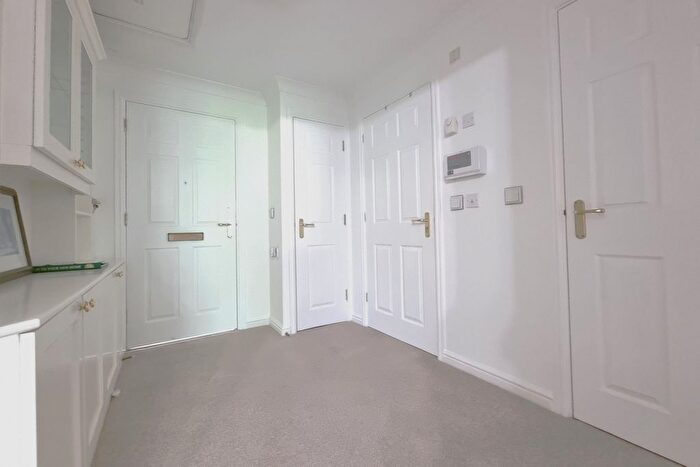 1 Bedroom Flat For Sale In Havant Road, Cosham, Portsmouth, PO6