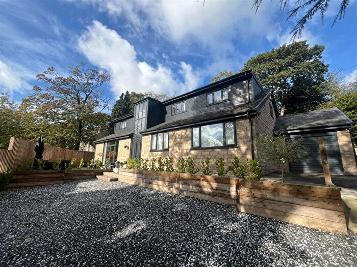6 Bedroom Detached House For Sale In Ash Grove, Hollingworth, SK14