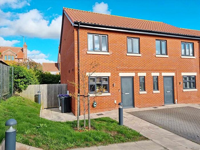 3 Bedroom Semi-Detached House For Sale In Williams Close, Ancaster, NG32