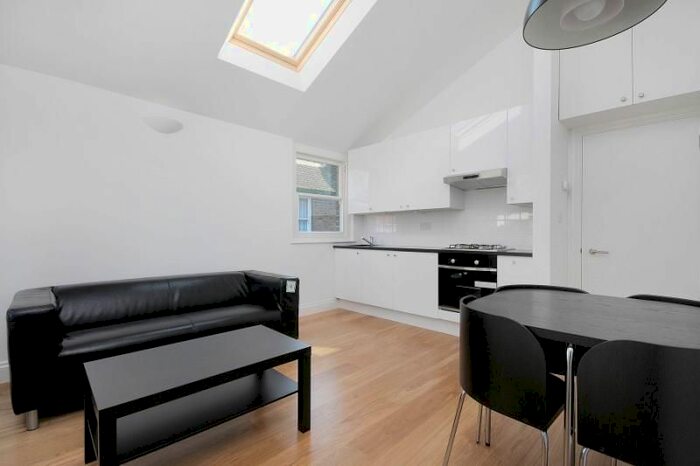 1 Bedroom Flat To Rent In Dunraven Road, Shepherds Bush, London, W12