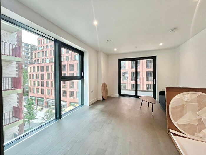 2 Bedroom Flat For Sale In Hewson Way, London, SE17