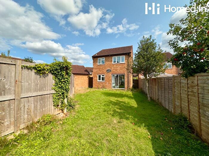 3 Bedroom Detached House For Sale In Camelot Close, Southwater, Horsham, RH13