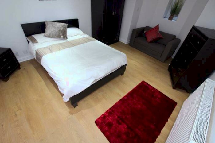 1 Bedroom Flat To Rent In S8 - Cliffe View Road - 8am To 8pm Viewings