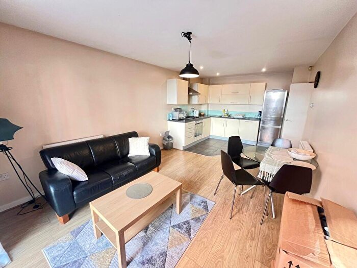 2 Bedroom Flat To Rent In Cubix Apartments, Bow, E3