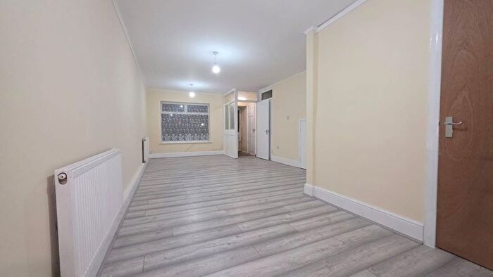 3 Bedroom Terraced House To Rent In Huntsman Road, Ilford, IG6