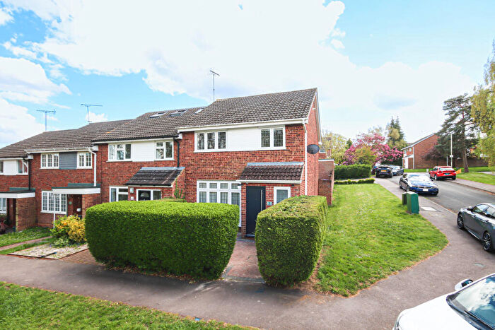 3 Bedroom End Of Terrace House For Sale In Knowle Drive, Harpenden, Hertfordshire, AL5