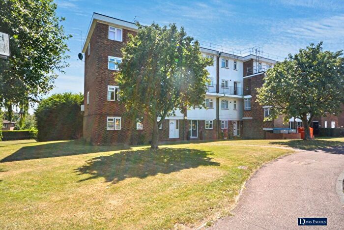 2 Bedroom Maisonette For Sale In Victor Approach, Hornchurch, RM12