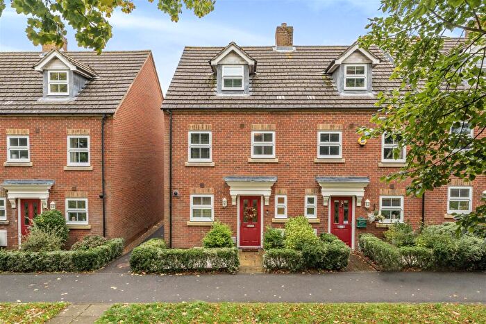 3 Bedroom End Of Terrace House For Sale In Queen Elizabeth Square, Maidstone, ME15