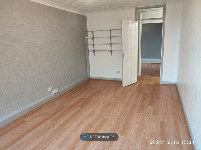 2 Bedroom Flat To Rent In Robina Court, Swanley, BR8