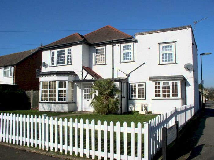 1 Bedroom Flat To Rent In Kings Road, Walton-On-Thames, KT12