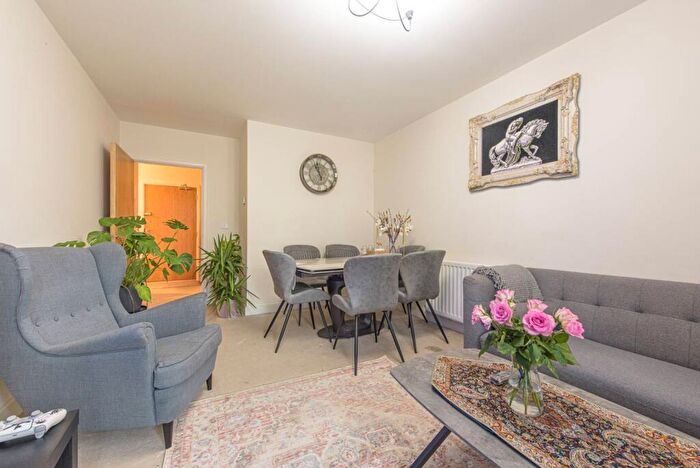 2 Bedroom Flat For Sale In Guardian Avenue, Colindale, London, NW9