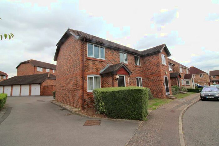 2 Bedroom Flat To Rent In Ramshaw Drive, Chelmsford, CM2