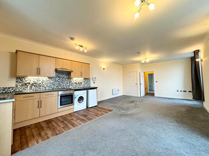 1 Bedroom Flat To Rent In Moorside Avenue, Huddersfield, West Yorkshire, HD4