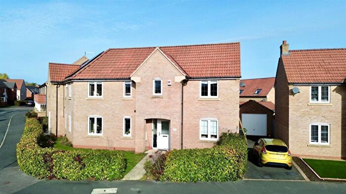 3 Bedroom Semi Detached House For Sale In Knox Road, Loughborough, LE11