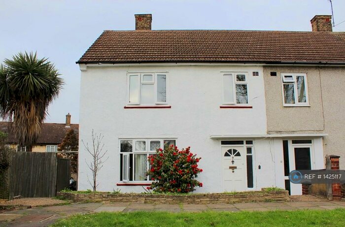 3 Bedroom Semi-Detached House To Rent In Dursley Gardens, London, SE3