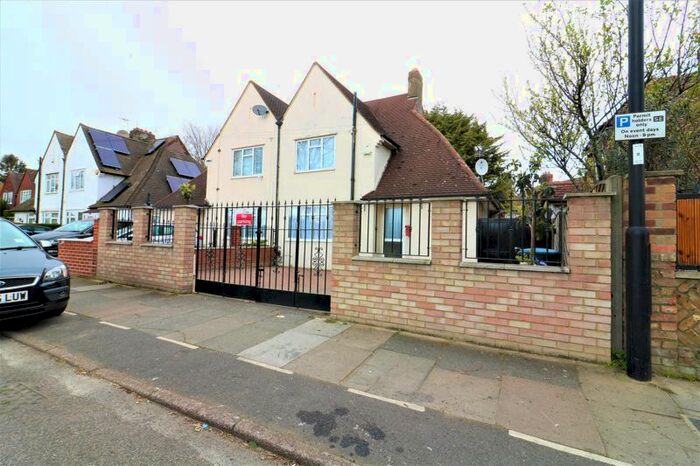 3 Bedroom Semi-Detached House To Rent In Park Lane, London, N9