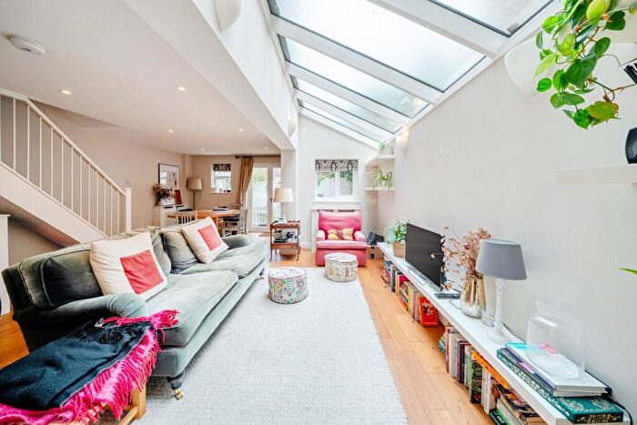 2 Bedroom Flat For Sale In Webbs Road, Battersea, London, SW11