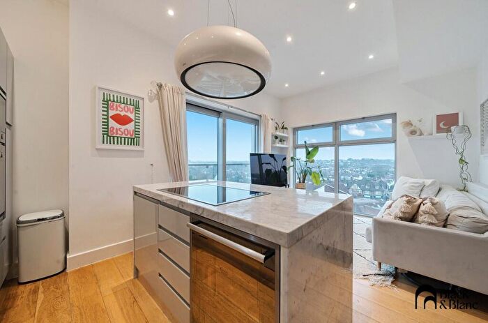 2 Bedroom Apartment For Sale In Croydon Road, Beckenham, BR3