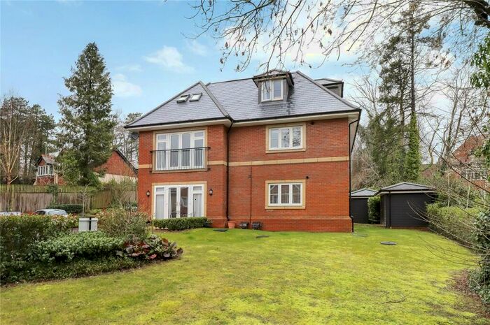 2 Bedroom Apartment To Rent In The Limes, Sarum Road, Winchester, Hampshire, SO22