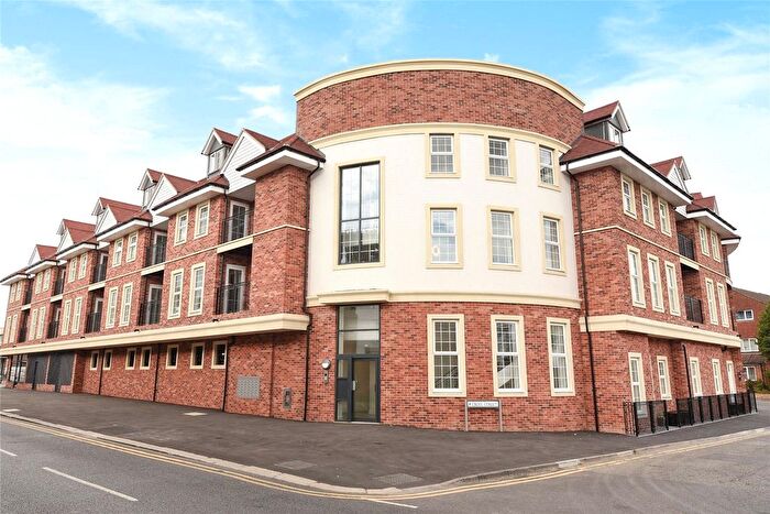 2 Bedroom Maisonette For Sale In Saxons Court, Peach Street, Wokingham, Berkshire, RG40