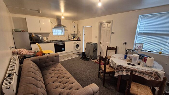 2 Bedroom Flat To Rent In Osborne Road, M19