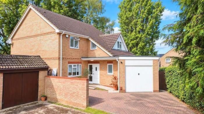4 Bedroom Detached House For Sale In Carston Grove, Calcot, Reading, Berkshire, RG31