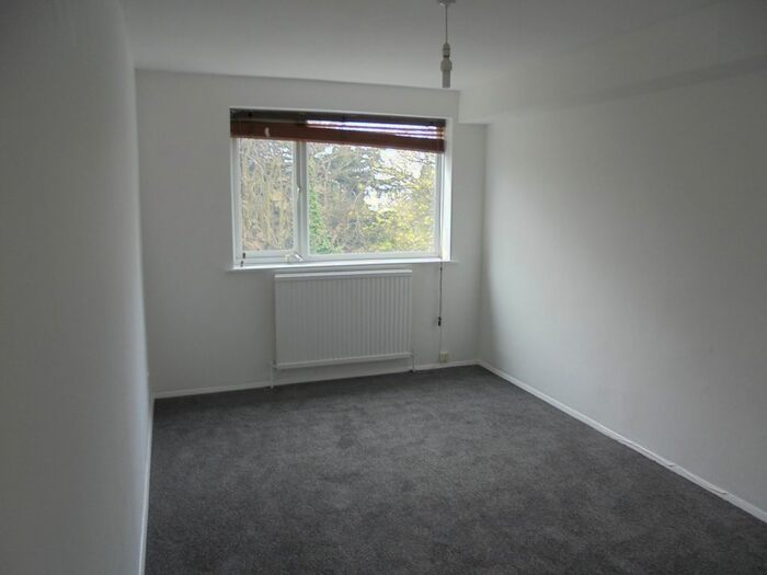 2 Bedroom Flat To Rent In Heathedge, London SE26