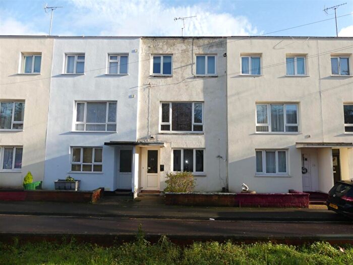 4 Bedroom Town House To Rent In Cossack Green, Southampton, SO14