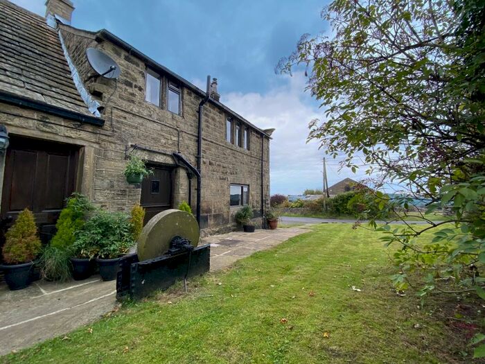3 Bedroom Character Property To Rent In Oldfield, Honley, Holmfirth, HD9