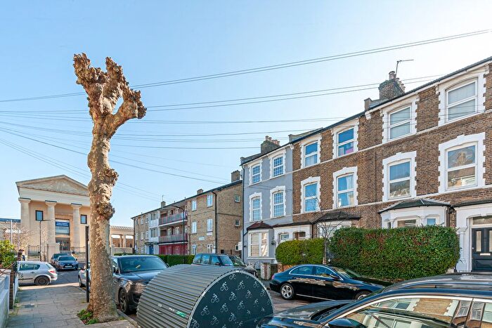 1 Bedroom Flat To Rent In Linscott Road, London, E5