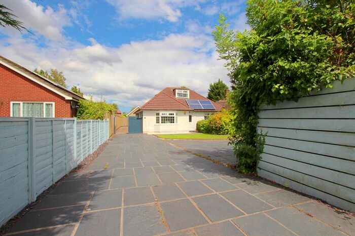 4 Bedroom Detached Bungalow For Sale In Stallingborough Road, Healing, Grimsby, DN41