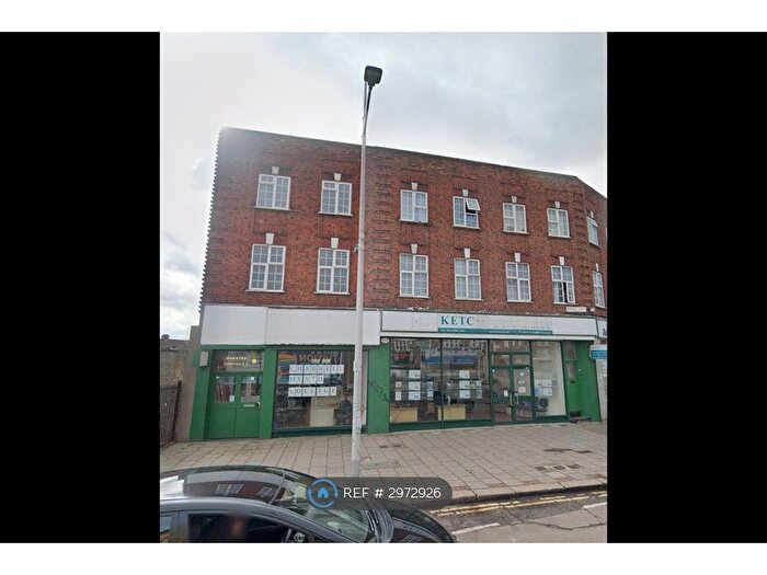 3 Bedroom Flat To Rent In Wangey Road, Romford, RM6