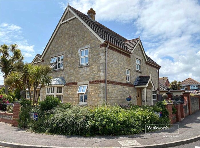 4 Bedroom Detached House For Sale In Raven Way, Mudeford, Christchurch, BH23