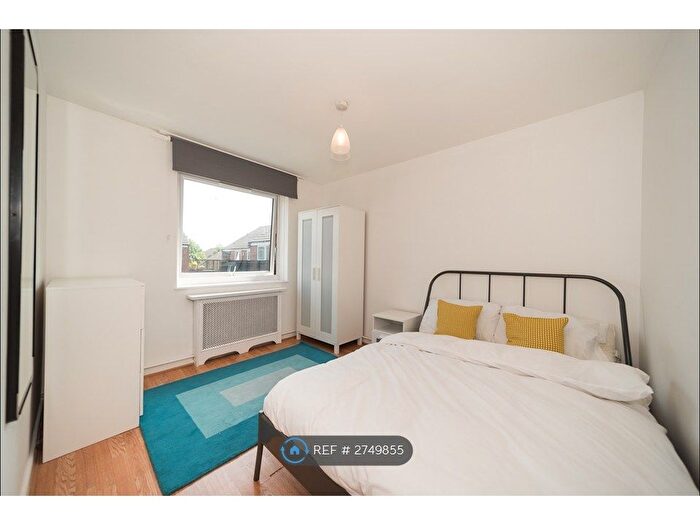 2 Bedroom Flat To Rent In Marsland Close, London, SE17