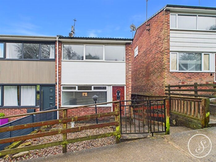 3 Bedroom End Of Terrace House For Sale In Gledhow Lane, Leeds, LS7