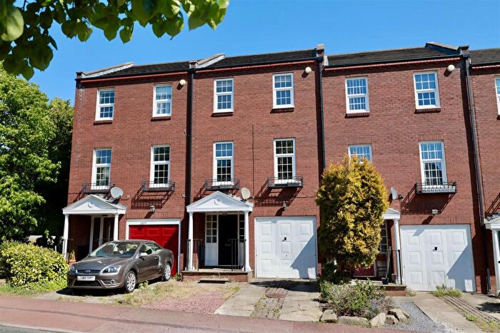 3 Bedroom Town House To Rent In Dobson Crescent, St Peters Basin, Newcastle Upon Tyne, NE6