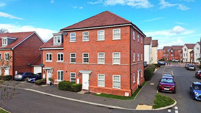 4 Bedroom Town House For Sale In Forest Road, Woodley, Reading, RG5